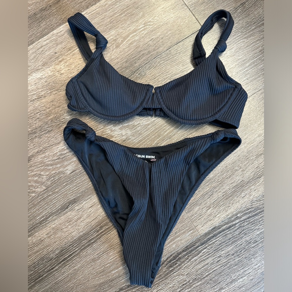 Black ribbed PacSun underwire tie bikini